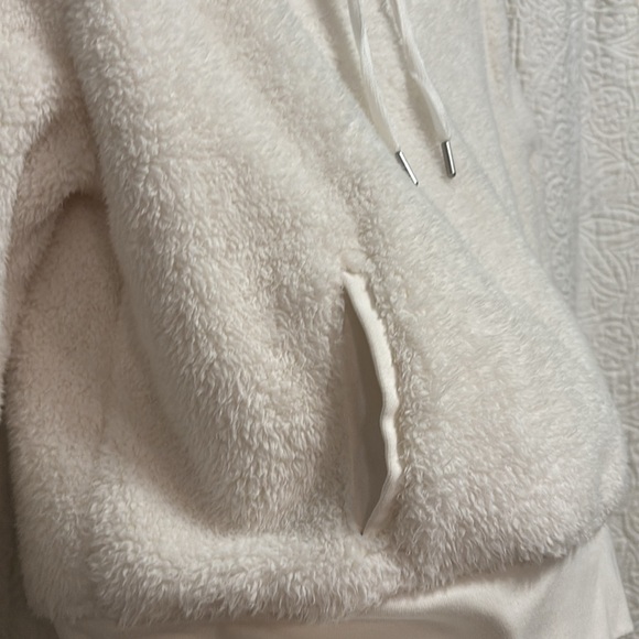 Banana Republic Women’s White Fluffy Warm, Cozy, Comfy, Winter Pull-over Hoodie - Picture 4 of 6